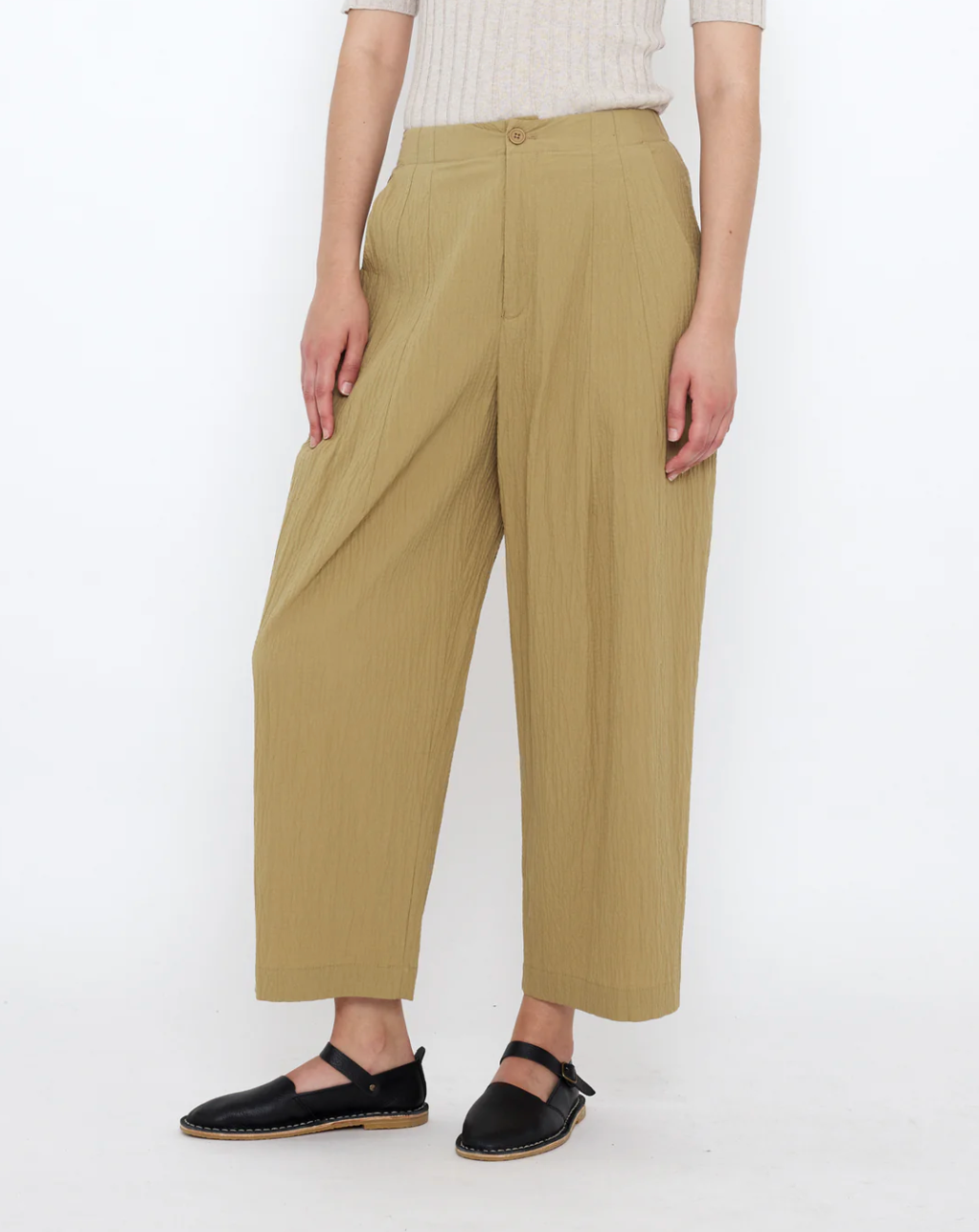 7115 by Szeki Signature Pleated Trouser