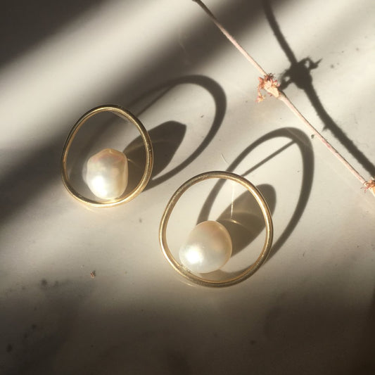 Laura Estrada Perla Studs